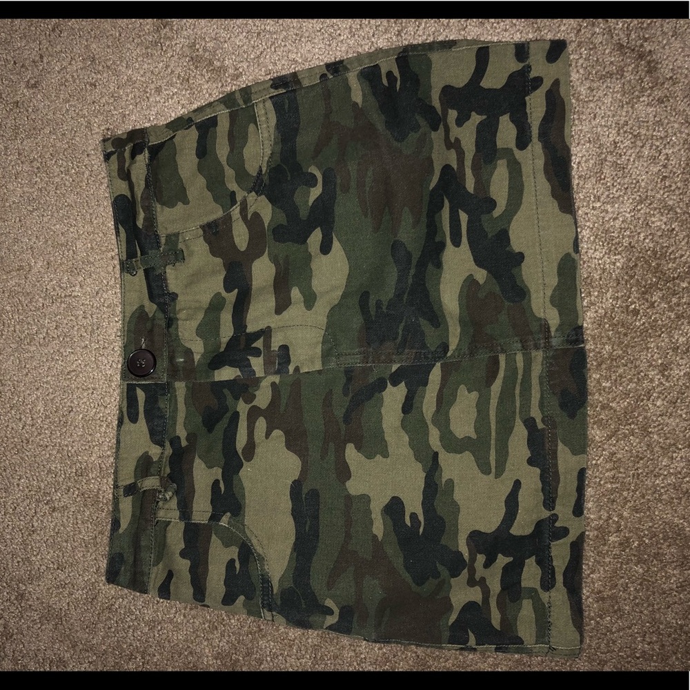Camo mini skirt